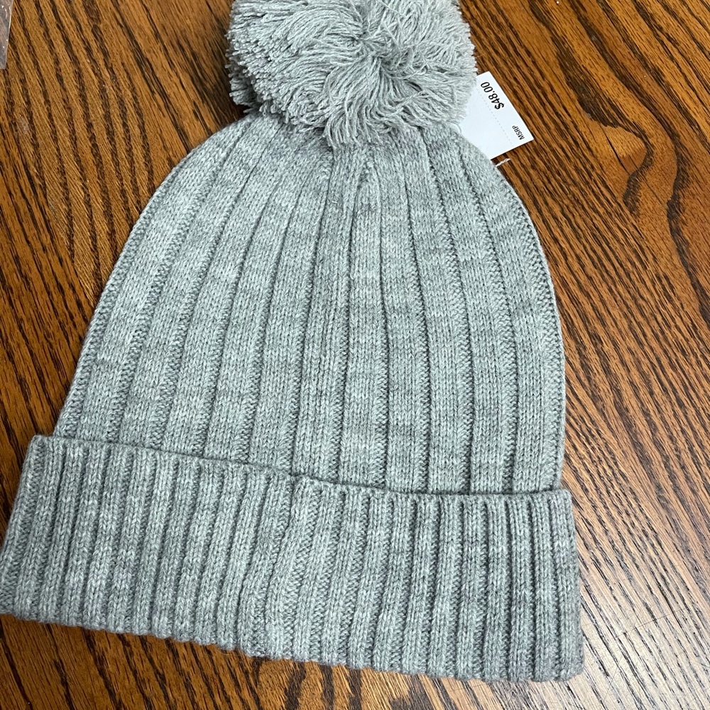 Michael Kors Gray Pom Beanie NWT - Picture 5 of 6